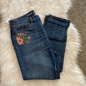 NWT Womens Old Navy Embroidered Boyfriend Jeans. Size 10 Regular.